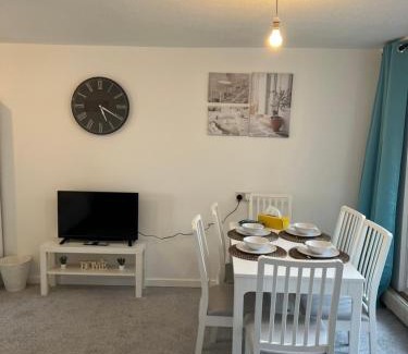Euston Apartment | Lovely Entire Flat with Private Balcony in Euston-Central London