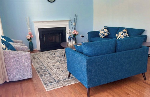 Dale City House | Lovely Entire Home at Historical Occoquan & Close to D.C.
