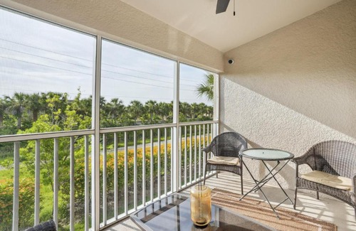 Estero Apartment | Lovely Estero Condo Community Perks and Pool Access