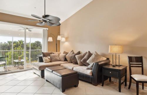Estero Apartment | Lovely Estero Condo Community Perks and Pool Access