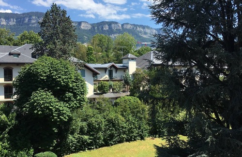 Aix-les-Bains City Center Apartment | Lovely F1 bis in Palace, green view, parking, balcony, close to thermal baths