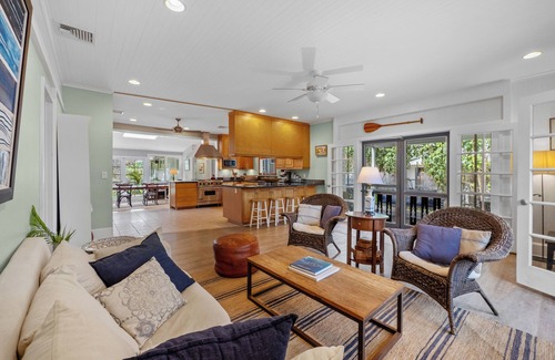 Lanikai House | Lovely family beach house with pool, <1 block from Lanikai Beach