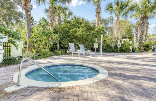 Hillcrest Estates Condo | Lovely Family Condo Close to Theme Parks w/Patio, Free WiFi, Shared Pool/Hot Tub