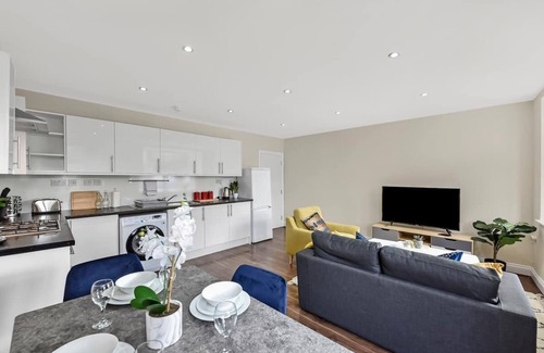 Stamford Hill Apartment | Lovely Family Flat with Excellent Transport Links
