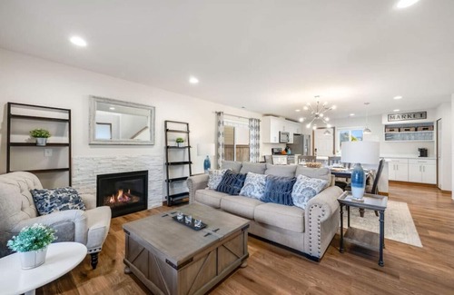 Central Tacoma House | Lovely Family Gem ~ 10mins to DT