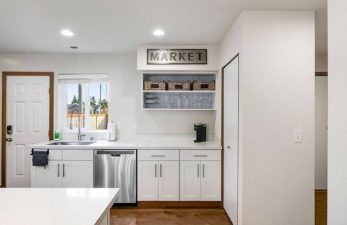 Central Tacoma House | Lovely Family Gem ~ 10mins to DT