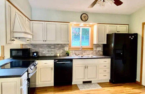 West Carrollton House | Lovely, Family Home with Garage in Nice Area