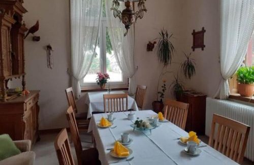 Friedrichsfeld House | Lovely Farmhouse in Friedrichsfeld with Garden