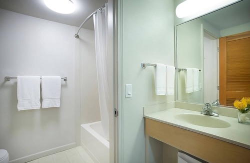 Kahului House | Lovely Find! 3 Garden View Units, Pool, Walk to Attractions and the Beach