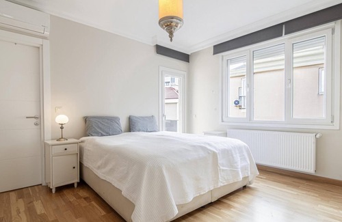 Kadikoy Apartment | Lovely Flat with Central Location in Kadikoy
