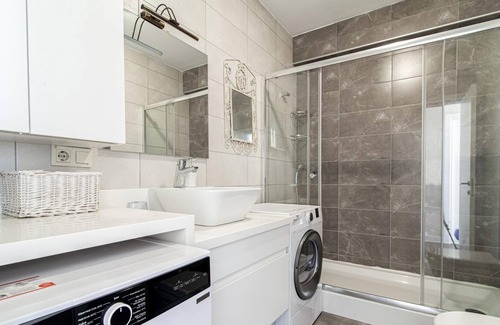 Kadikoy Apartment | Lovely Flat with Central Location in Kadikoy