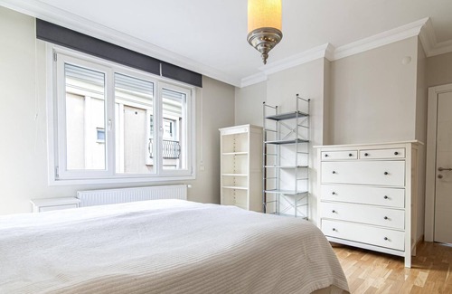 Kadikoy Apartment | Lovely Flat with Central Location in Kadikoy
