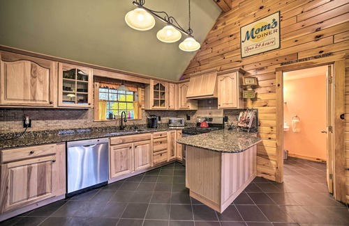 Fort Ann Cabin | Lovely Fort Ann Lodge - 10 Mi to Lake George!