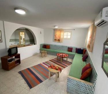 Hiboun Apartment | Lovely garden-level near Beach