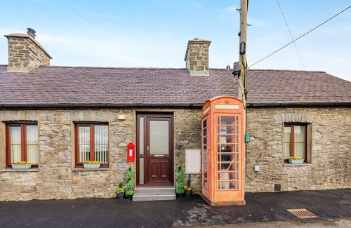 Llanon Cottage | Lovely ground floor accommodation and located just 4 miles from the beach.