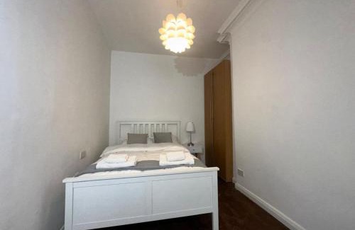 Ravenscourt Park Apartment | Lovely Ground Floor Studio In West London