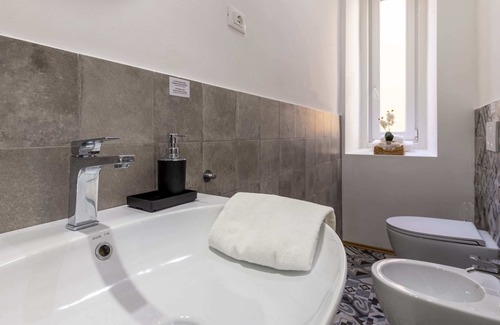 Trieste City Centre Apartment | Lovely Guest-room★Private bathroom★Free Wifi