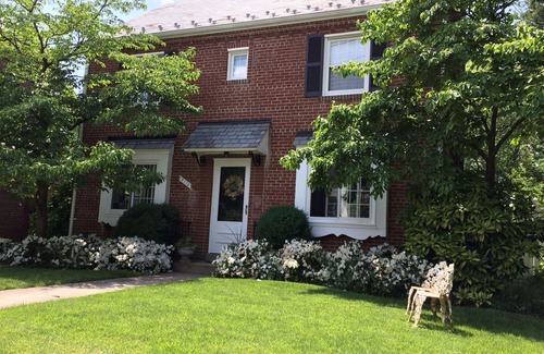 Foxhall Crescent Apartment | Lovely guest suite in a quiet but close-in neighborhood