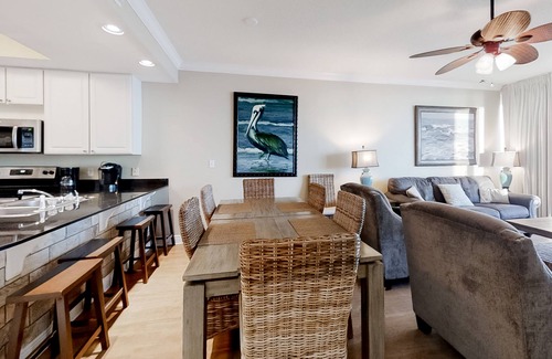 Gulf Shores Condo | Lovely Gulf-front condo with pool, sauna, washer/dryer, & central AC