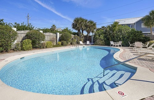 Crystal Beach House | Lovely Gulf Front Condo in Crystal Beach with Community Pool!