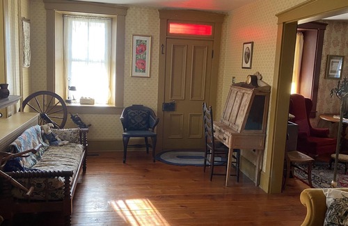 Refton House | Lovely Historic Home at the edge of Strasburg - East Wing