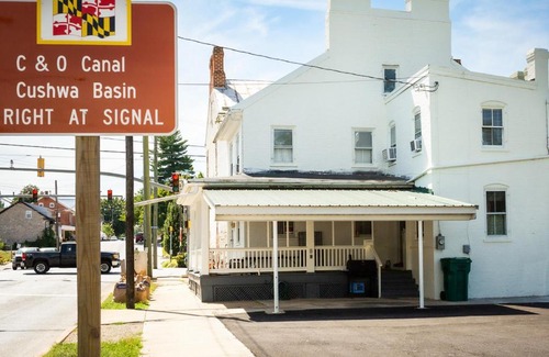 Williamsport House | Lovely Historic Williamsport Home-ArtizanSt-RmA