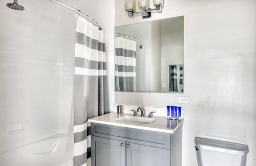 Hoboken Apartment | Lovely Hoboken 2BR w/ Gym, W/D & Elevator, near Waterfront, by Blueground