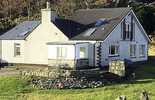 Ardroil House | Lovely Holiday Home with wonderful sea views in peaceful, sheltered location