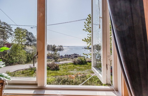 Oskarshamn House | Lovely holiday home with a sea view| SE05036