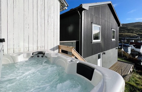 Faroe Islands Villa | Lovely holiday home with spa and sauna