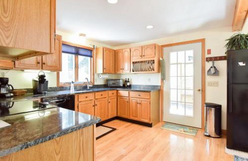 Eastham House | Lovely Home Close to Bike Bath and Beach