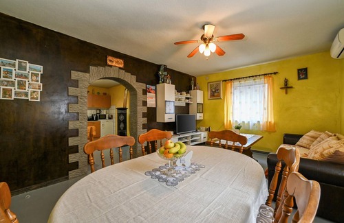 Ludbreg House | Lovely home in Vinogradi Ludbreski