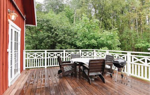 Algaras House | Lovely Home In Älgarås With Kitchen
