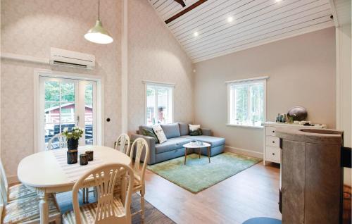 Algaras House | Lovely Home In Älgarås With Kitchen