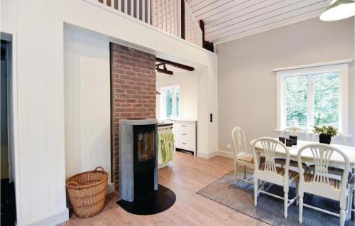 Algaras House | Lovely Home In Älgarås With Kitchen