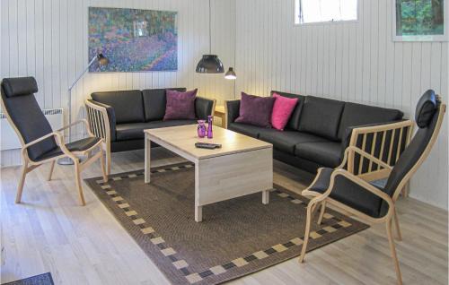 Oster Somarken House | Lovely Home In Aakirkeby With Kitchen