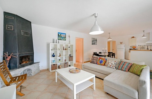 Bordezac House | Lovely home in Bordezac with WiFi