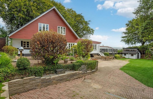 Hvidbjerg Strand House | Lovely home in Børkop with kitchen