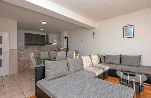 Imotski House | Lovely home in Glavina Donja with WiFi