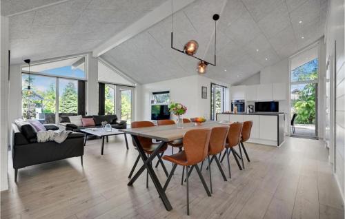 Fjellerup House | Lovely Home In Glesborg With Sauna
