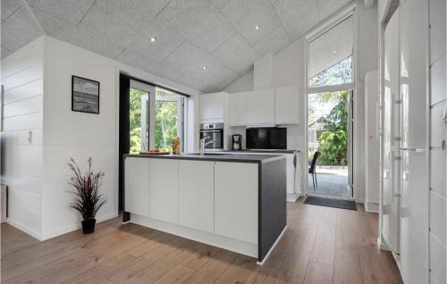 Fjellerup House | Lovely Home In Glesborg With Sauna