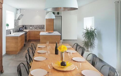 Kerlouet House | Lovely Home In Guisseny