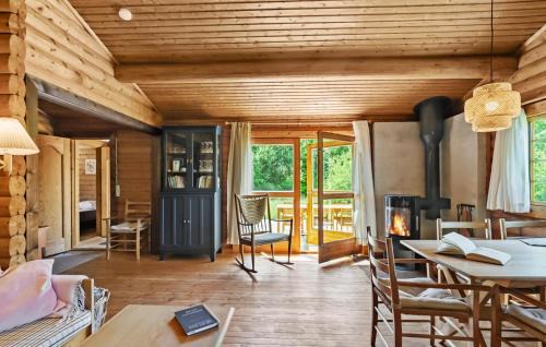 Hojslev House | Lovely Home In Højslev With Kitchen