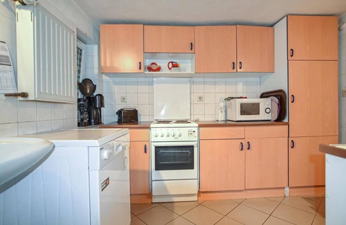 Heideblick House | Lovely home in Heideblick with kitchen