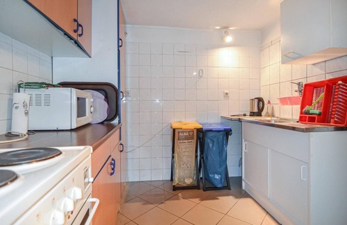 Heideblick House | Lovely home in Heideblick with kitchen