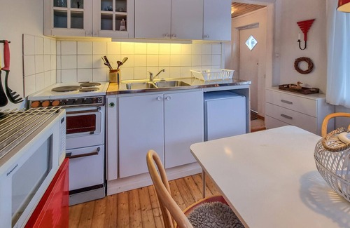 Hono House | Lovely home in Hönö with harbor view