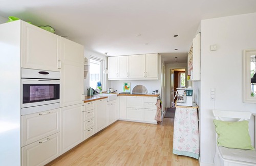 Juelsminde House | Lovely home in Juelsminde with kitchen