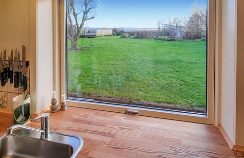 Karby House | Lovely home in Karby with WiFi