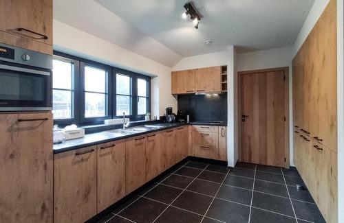 Knesselare House | Lovely home in Knesselare with WiFi