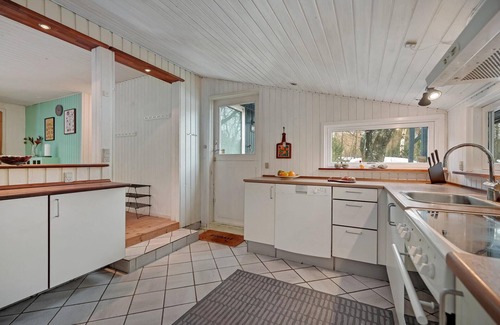 Ebdrup House | Lovely home in Kolind with kitchen